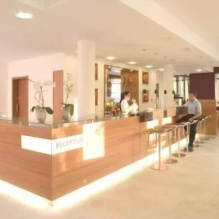 Stadthotel كْرايلتْسهايم