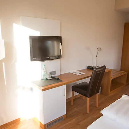 Stadthotel فندق 4*