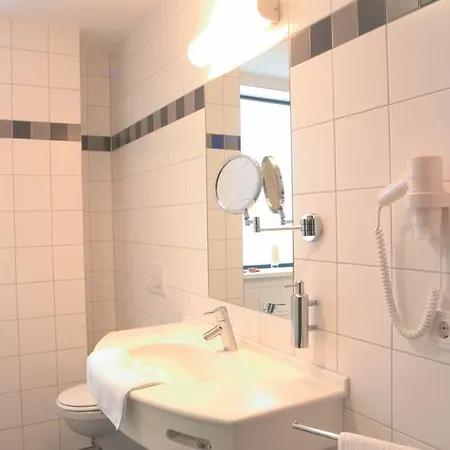 Stadthotel فندق كْرايلتْسهايم